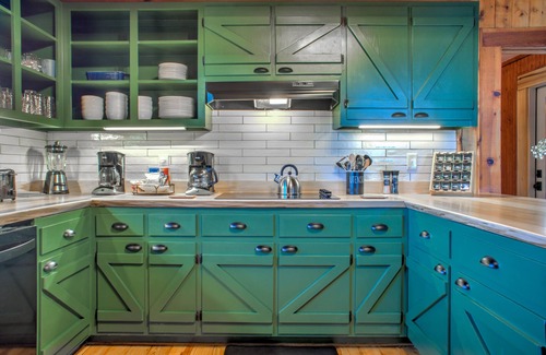 Fairview House | Bearwallow Lodge | Peaceful Retreat with Hot Tub and Outstanding Mountain Views