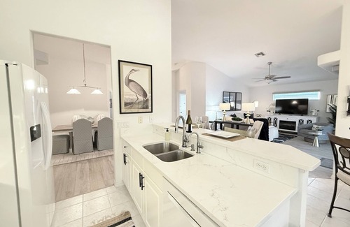 Pinehurst House | BEAT THE SUMMERTIME HEAT Waterfront Escape! Pool, Canal, Gulf Beaches & Fishing!