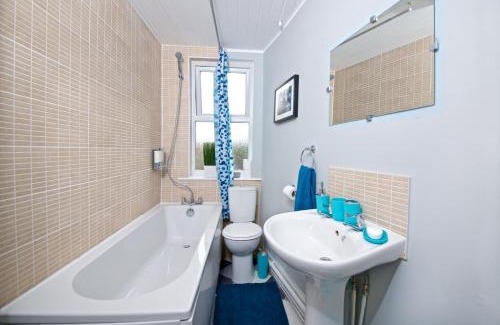 Liverpool House | Beatles Themed Spacious 5 Bedrooms Terraced House