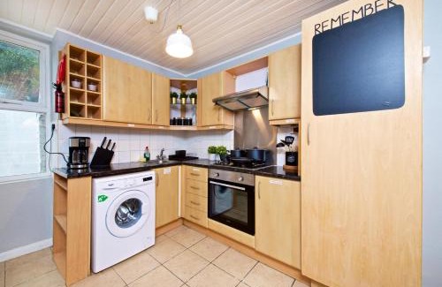 Liverpool House | Beatles Themed Spacious 5 Bedrooms Terraced House