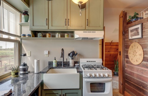 Holmesville Apartment | Beatrice Studio w/Fire Pit: Near Golf!