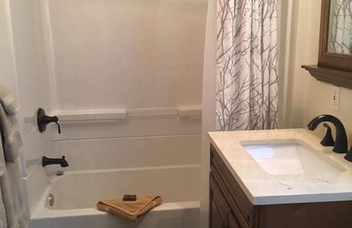 Lake George Cottage | Beatty Road Cottage- Steps From The Water, Restaurants & Activities