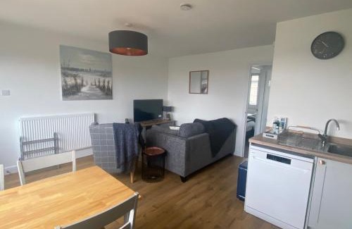 Freshwater Ski Chalet | Beau - Brambles Chine, Colwell Bay - 5 star WiFi - Short walk to The Hut and beach - 1 night stays available - Ferry offers