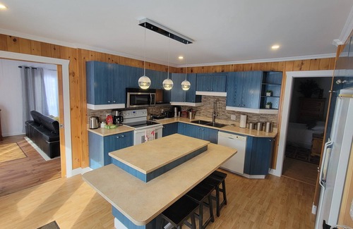 Saint Zenon Cabin | Beau Chalet Rustique avec 2 chambres