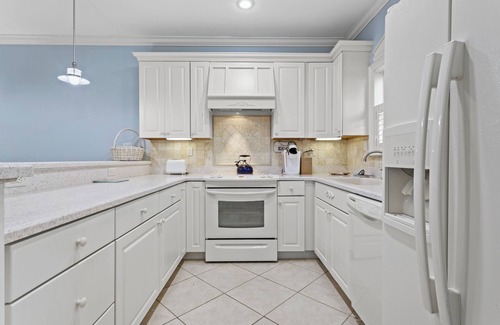 Long Beach Condo | Beau Claire 2br Long Beach condo close to Gulfport, Biloxi