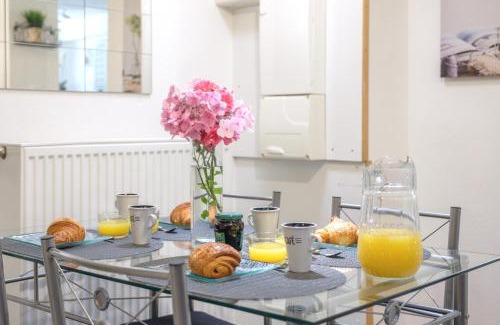 Pallud Apartment | Beau duplex 54m2, CLIMATISATION, 3 étoiles, Gîte de France, 2 ch, calme, TV 140cm, parking, Netflix, wifi, 400m centre, boîte à clés, Gîtes La Tarine