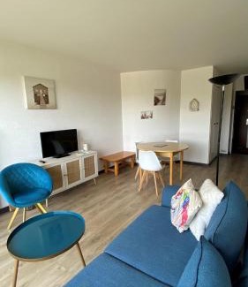 Bernieres-sur-Mer Apartment | Beau Front de mer cosy accès direct plage St aubin sur mer