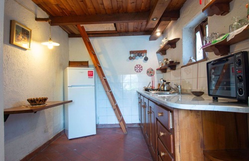 Camporgiano House | Beautiful private villa for 6 guests with WIFI, private pool, TV and pets allowed