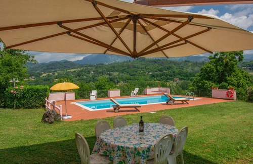 Camporgiano House | Beautiful private villa for 6 guests with WIFI, private pool, TV and pets allowed