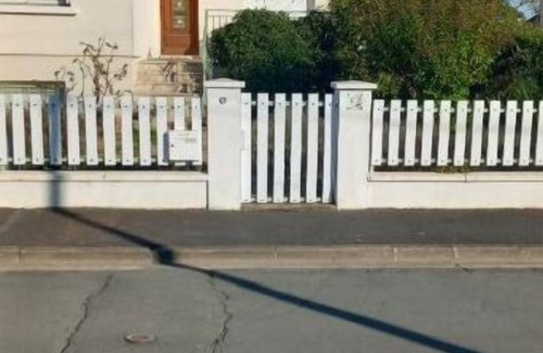 Chatellerault House | Beau Pavillon Tout Comfort