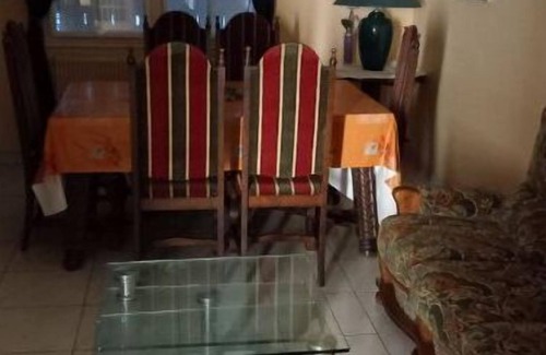 Chatellerault House | Beau Pavillon Tout Comfort