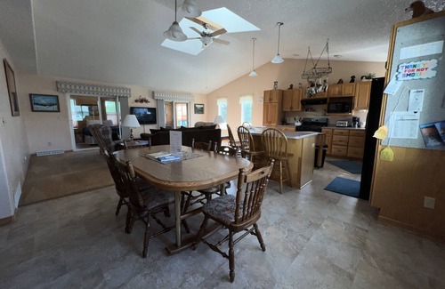 Wetmore House | Beau Soleil Bungelow-Spacious 3 Bedroom Home with a Hot Tub, & Firepit