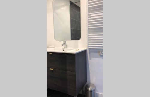 Vauban Apartment | Beau T1 à Vauban, Vue Notre Dame, prox Vieux port