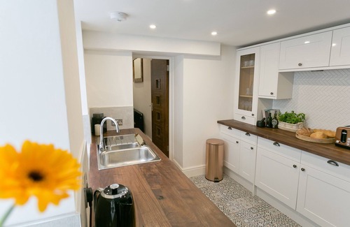 Beaumaris Apartment | Beau Townhouse - a coastal that sleeps 10 guests in 5 bedrooms