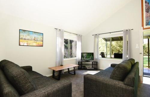 Kangaroo Valley House | Beau Villa - Two bedroom Villa on golf course