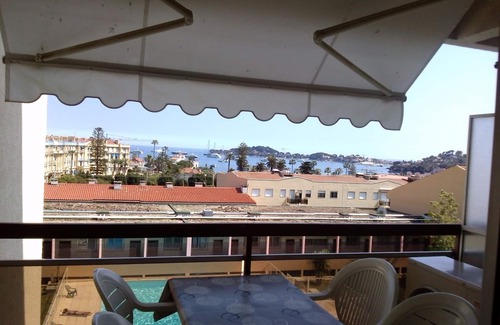 Beaulieu-sur-Mer Apartment | Beaulieu, 3 air conditioned rooms, terrace, sea view, swimming pool and parking