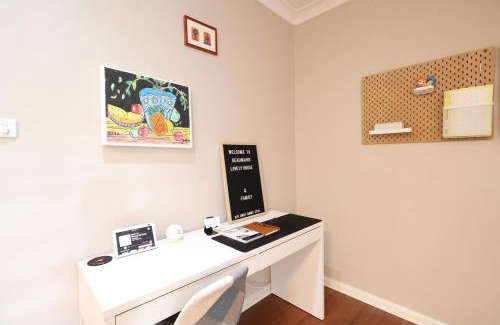Beaumaris House | Beaumaris Lovely House - Bayside Holiday Rental - Entire 3 BR 1 Spa Bath 1 min to Golf Clubs