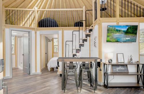Canyon Lake House | Beaumont Hill Country Luxury Yurt Cabin w Hot Tub