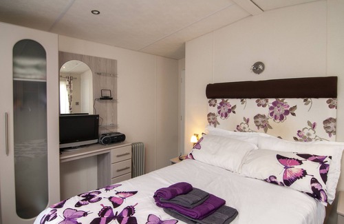 St Leonards-On-Sea Cabin | Beauport Holiday Lodge, Sleeps 6, Pool & Gym