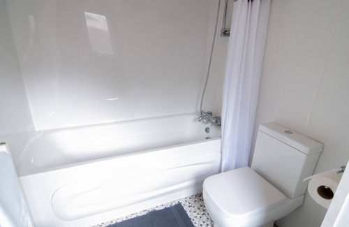 St Leonards-On-Sea Cabin | Beauport Holiday Lodge, Sleeps 6, Pool & Gym