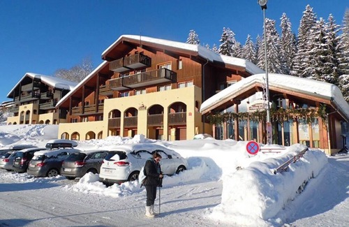 Doucy-Combelouviere Apartment | Beauregard 2P5H - One Bedroom Apartment, Sleeps 5