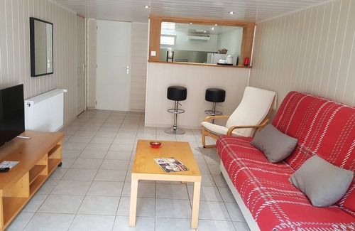 Saint-Germain-les-Corbeil Apartment | Beautiful studio 30 km from Paris in a suburban residence.