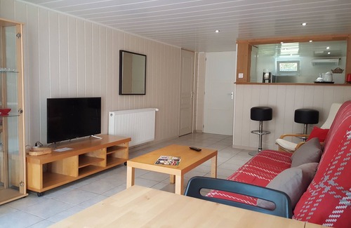 Saint-Germain-les-Corbeil Apartment | Beautiful studio 30 km from Paris in a suburban residence.