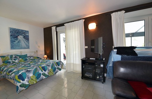 Saint-Clement-de-Riviere Villa | Beautiful architect-designed villa 200 m 2 with swimming pool