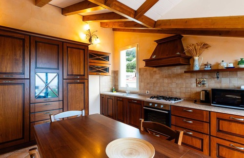 Borghetto Santo Spirito Villa | Beautiful apartment in villa for 5 people with WIFI, pool, A/C, balcony and pets allowed