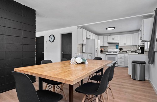 Tudor Area Apartment | "Beauties of Alaska" - Peaceful Home and Garden