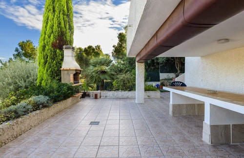 Oropesa del Mar Villa | Beautiful apartment in villa for 4 guests with WIFI, A/C, pool, TV and terrace