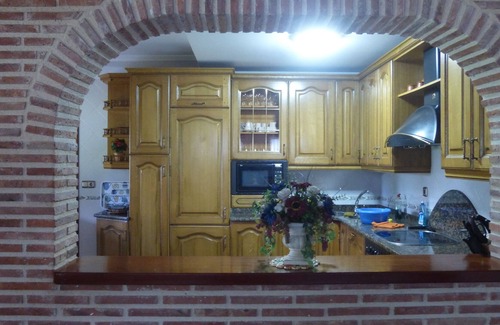 Respaldiza House | BEAUTIFUL HOUSE IN VALLE DE AYALA WITH GARDEN AND TENNIS COURT