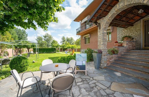 Castagnole delle Lanze Apartment | Beautiful apartment for 4 people with WIFI, pool, A/C, TV and patio