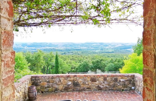 Castelnuovo Berardenga Apartment | Beautiful apartment for 6 people with pool, WIFI, terrace, pets allowed and panoramic view