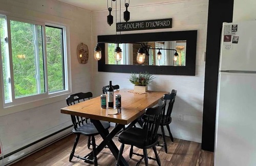 St-Adolphe-d'Howard Ski Chalet | Beautiful waterfront cottage! Tranquility guaranteed on a peninsula