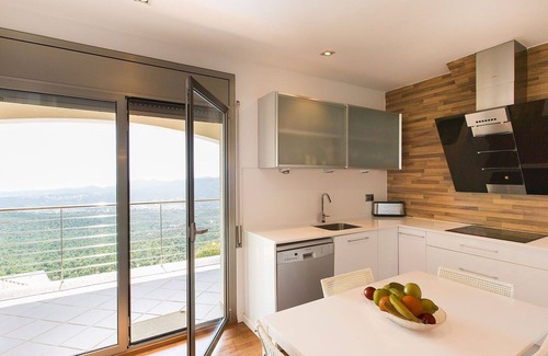 Santa Cristina de Aro House | Beautiful private villa for 8 guests with A/C, private pool, hot tub, WIFI, TV, patio and parking