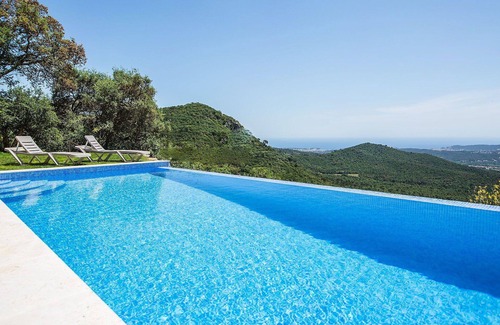 Santa Cristina de Aro House | Beautiful private villa for 8 guests with A/C, private pool, hot tub, WIFI, TV, patio and parking