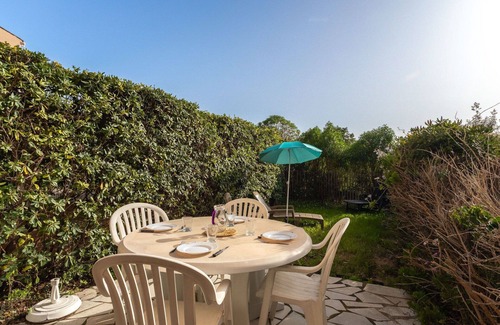 Rayol-Canadel-sur-Mer Apartment | Beautiful apartment for 3 guests with A/C, WIFI, TV, patio and pets allowed