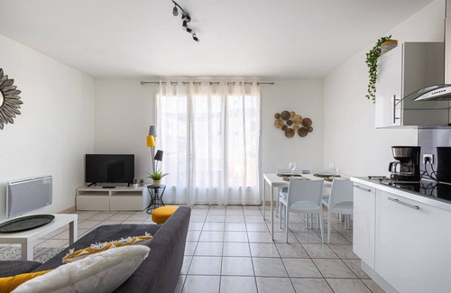 Saint-Medard-en-Jalles Apartment | Beautiful apartment with Balcony