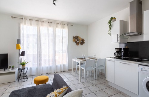 Saint-Medard-en-Jalles Apartment | Beautiful apartment with Balcony