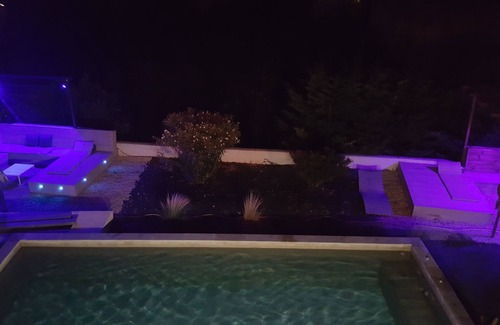 Villeneuve-les-Avignon Apartment | Beautiful T1 '"air conditioned and heated pool" in DRC of modern villa