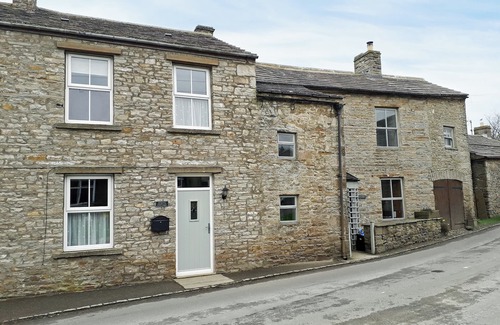 Carperby Cottage | Beautifully presented cottage, convenient village location and walks from the doorstep.