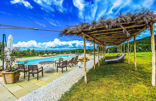 Castiglion Fiorentino Villa | Beautiful private villa for 11 guests with WIFI, A/C, private pool, TV and patio