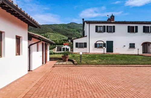 Castiglion Fiorentino Villa | Beautiful private villa for 11 guests with WIFI, A/C, private pool, TV and patio