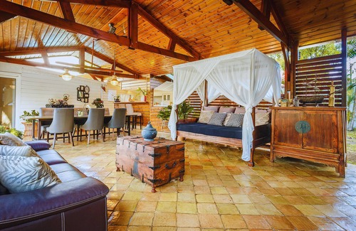 Etang Sale Les Bains Villa | Beautiful tropical villa, private pool & jacuzzi -Close to the lagoon, village center