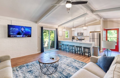 Terrell House | Beautiful & Updated Lakefront Getaway on a Peaceful Deep-Water Cove!