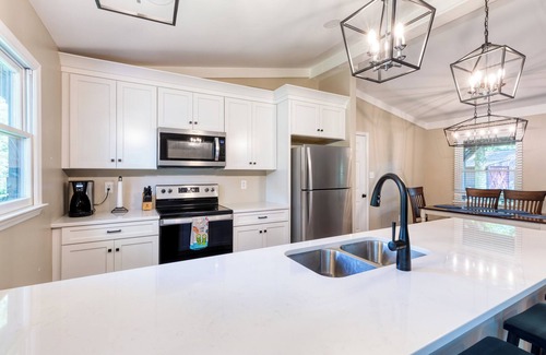Terrell House | Beautiful & Updated Lakefront Getaway on a Peaceful Deep-Water Cove!