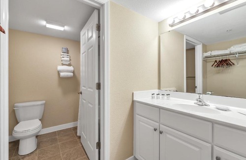 Kelleys Island Hotel | Beautiful 1 Bed 1 Bath Suite Located Seconds From the Beach 112