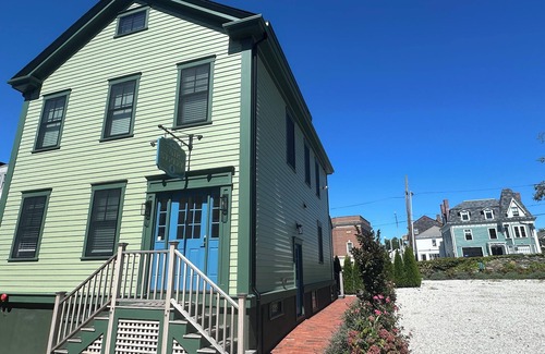 Yachting Village Hotel | Beautiful 1 Bed/1 Bath/Dog Friendly/Newly Renovated with Parking off Thames St.