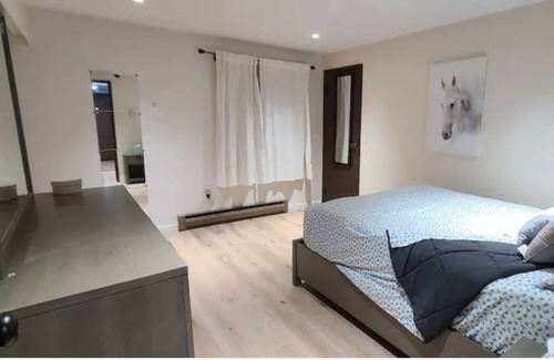 Bridle Trails Condo | Beautiful 1 bed, 1bath condo in the heart of Bellevue!